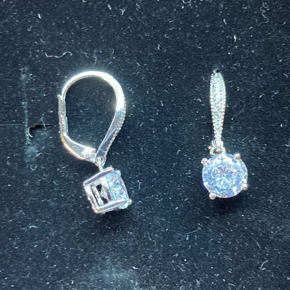 💜NWOT Faux Diamond Solitaire Earrings